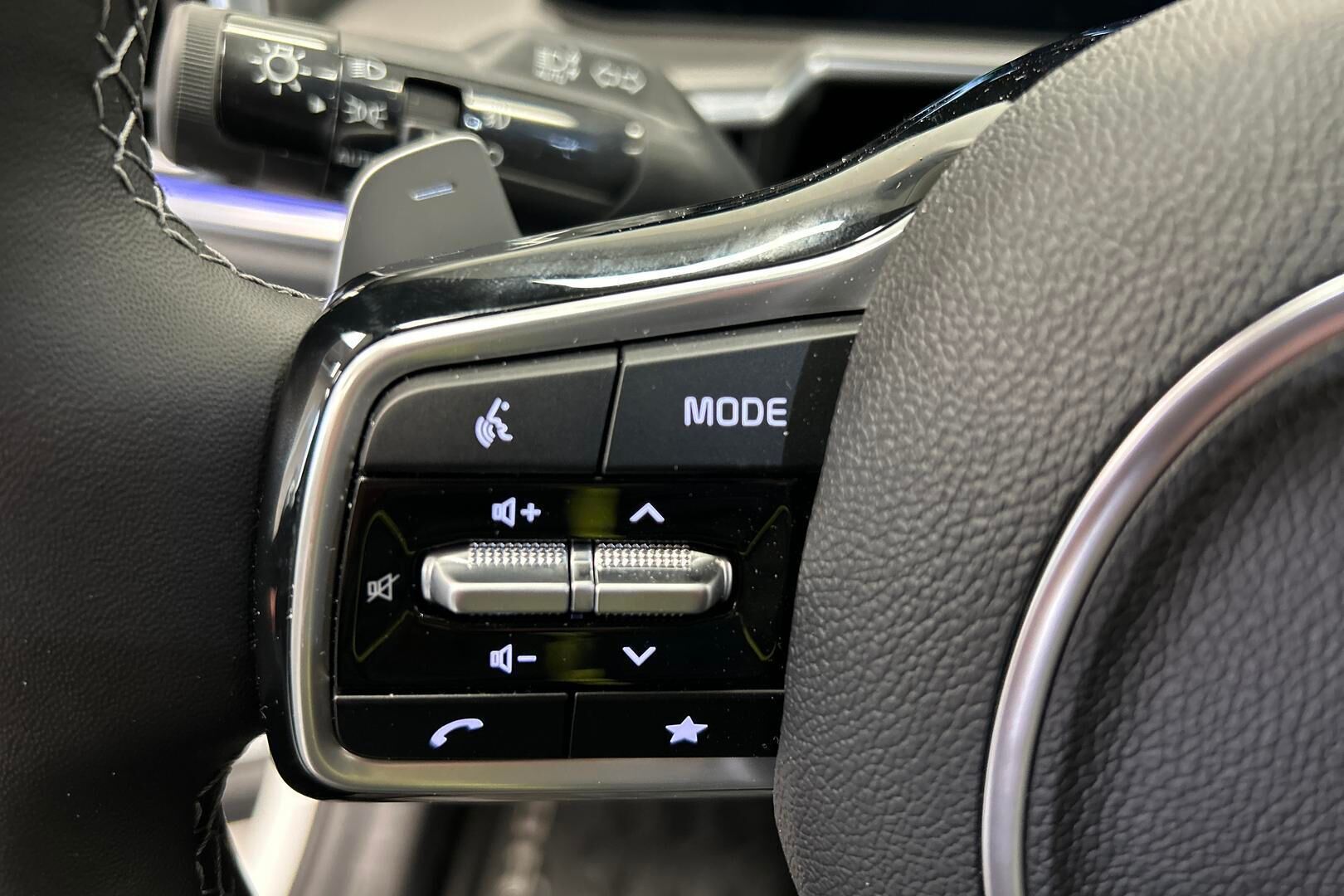 Kia Sorento iso kuva 13