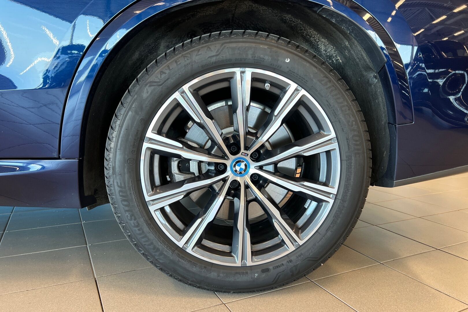 BMW X5 iso kuva 11