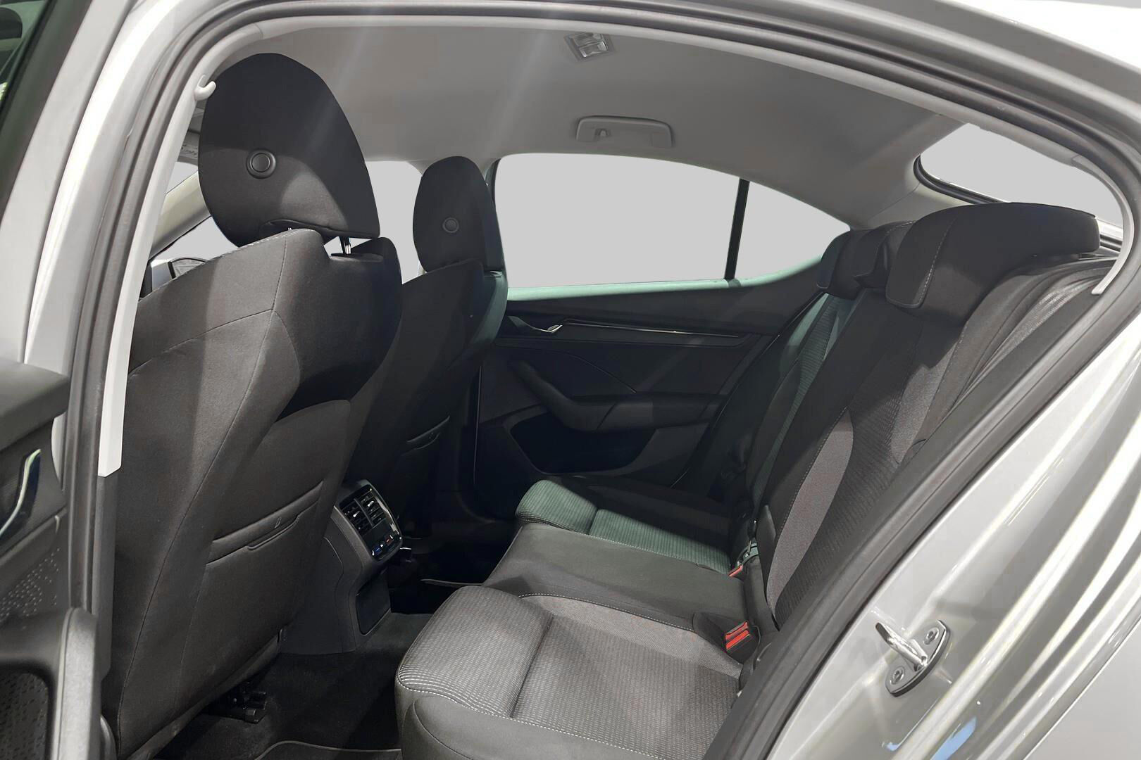 SKODA OCTAVIA iso kuva 9