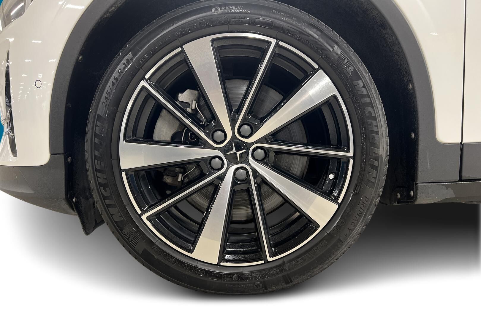 POLESTAR 2 iso kuva 13