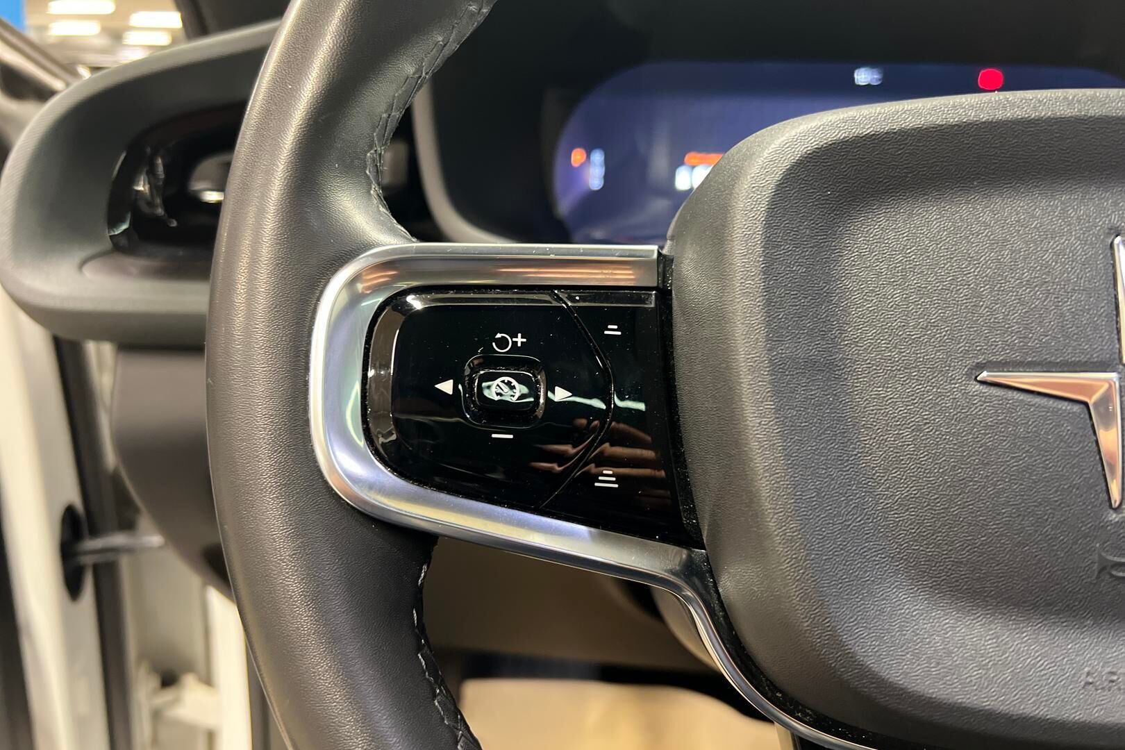 POLESTAR 2 iso kuva 20