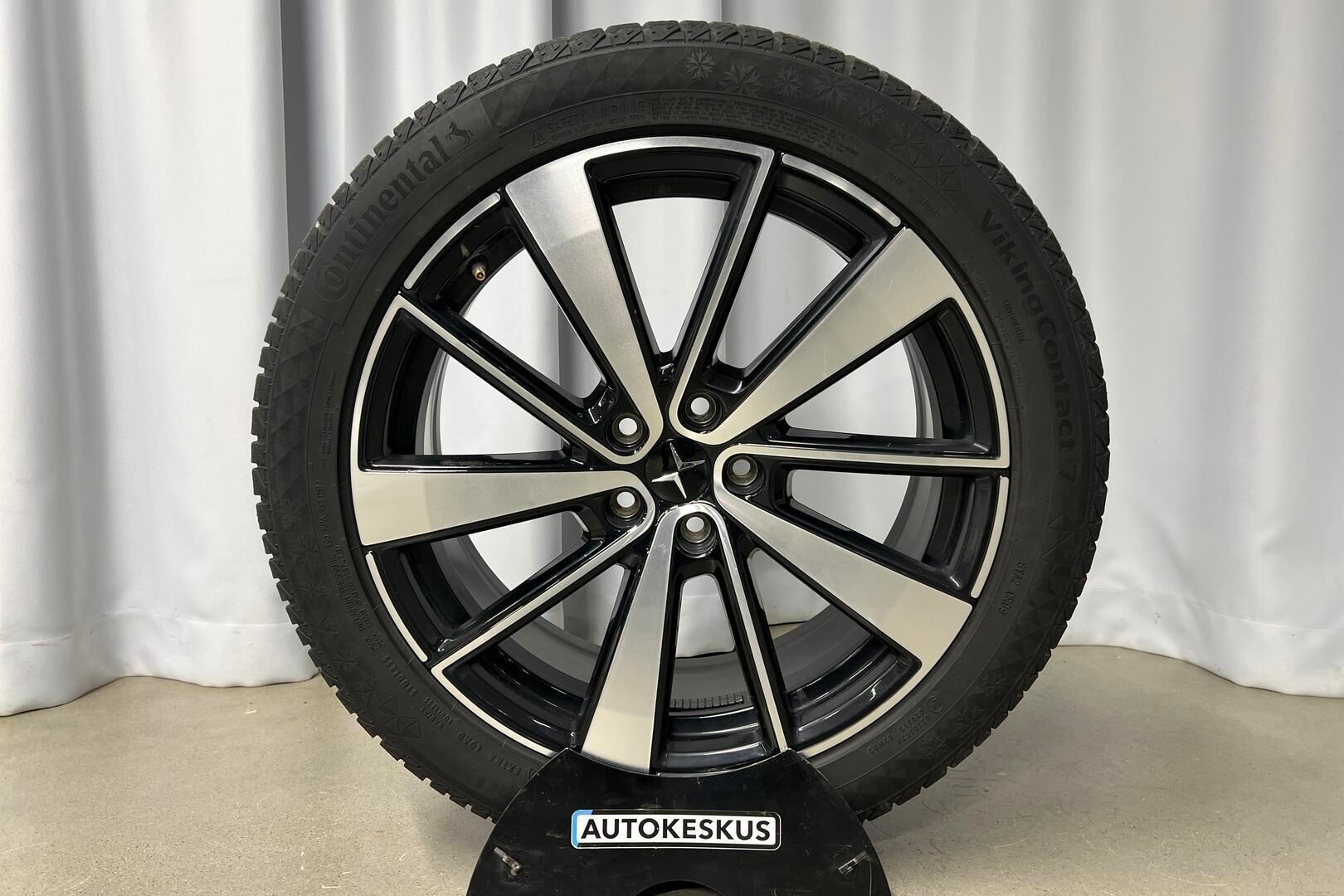 POLESTAR 2 iso kuva 21