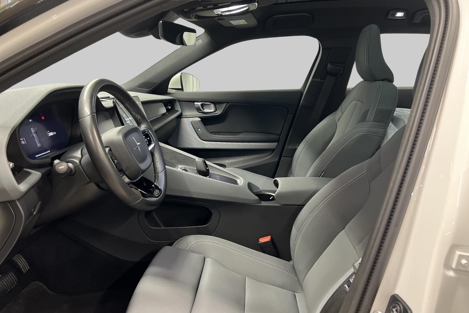 POLESTAR 2 iso kuva 9