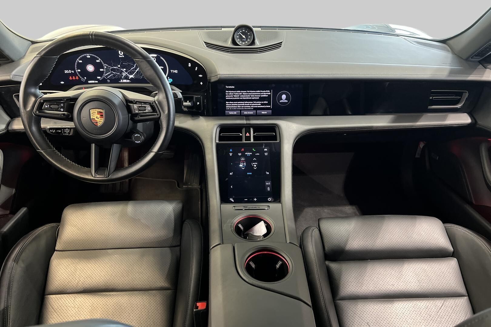 PORSCHE TAYCAN iso kuva 12