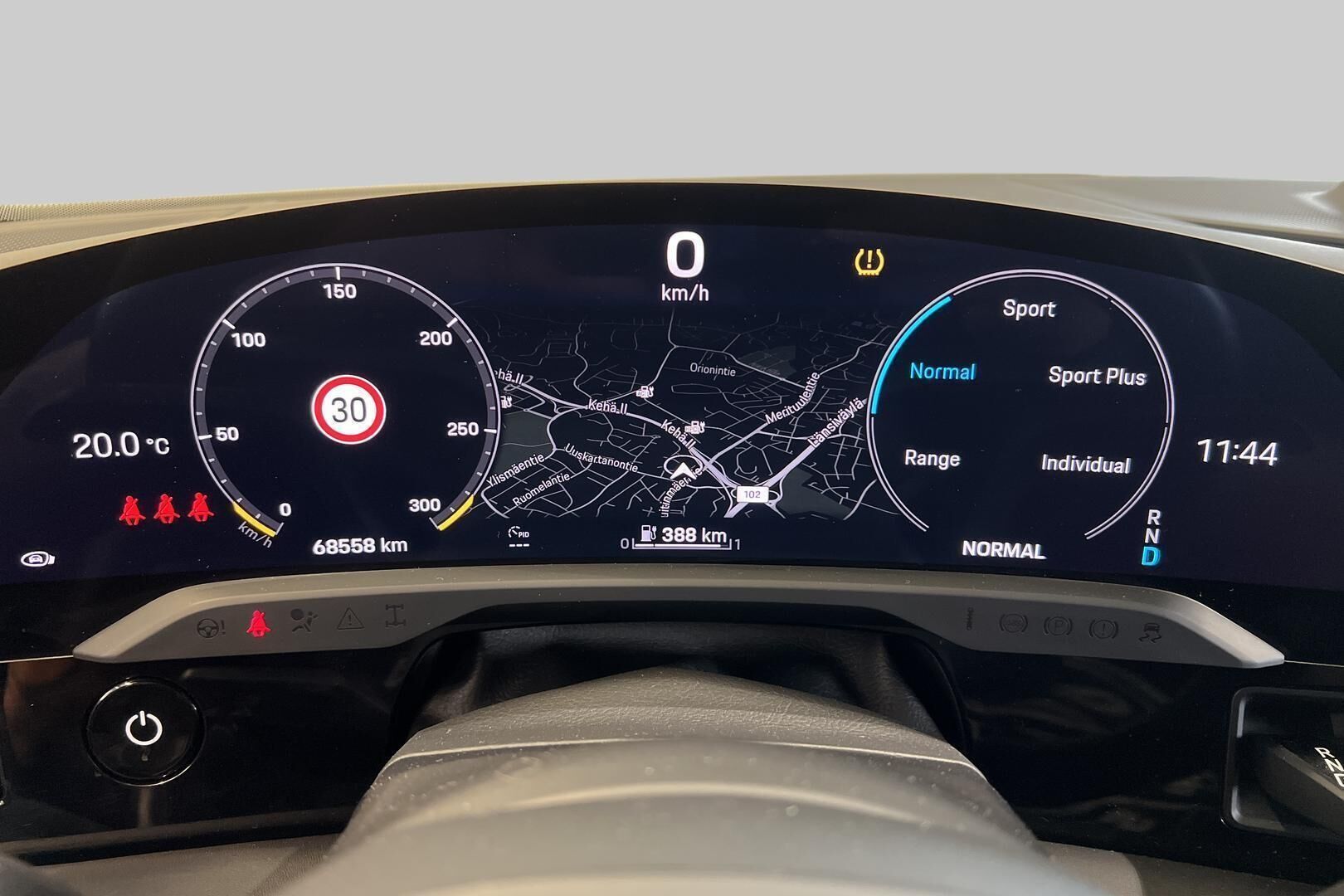 PORSCHE TAYCAN iso kuva 15