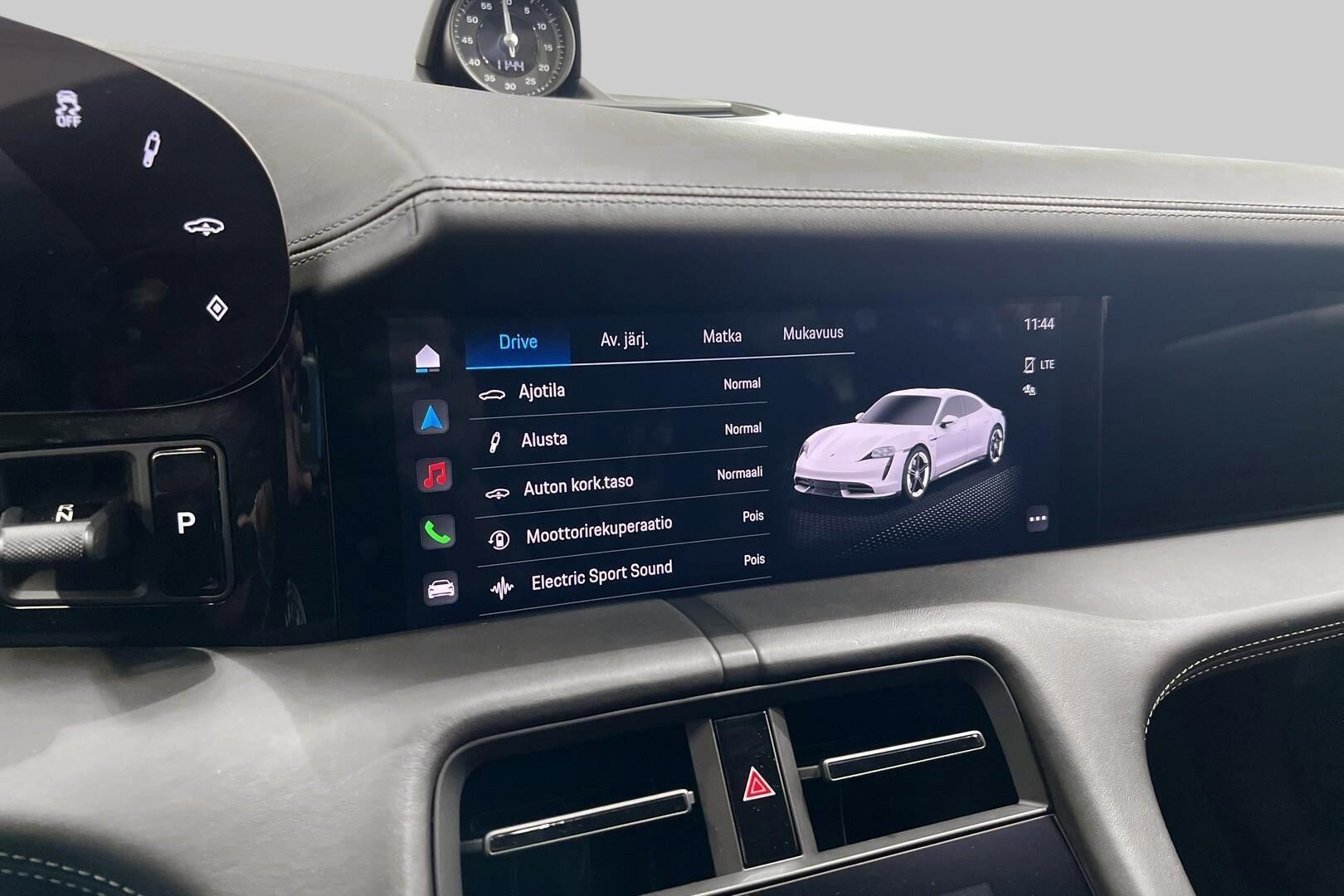 PORSCHE TAYCAN iso kuva 17