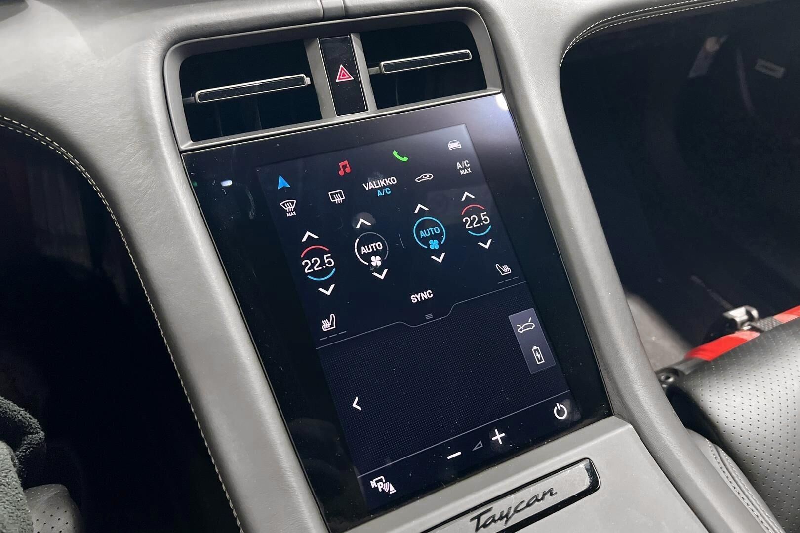 PORSCHE TAYCAN iso kuva 26