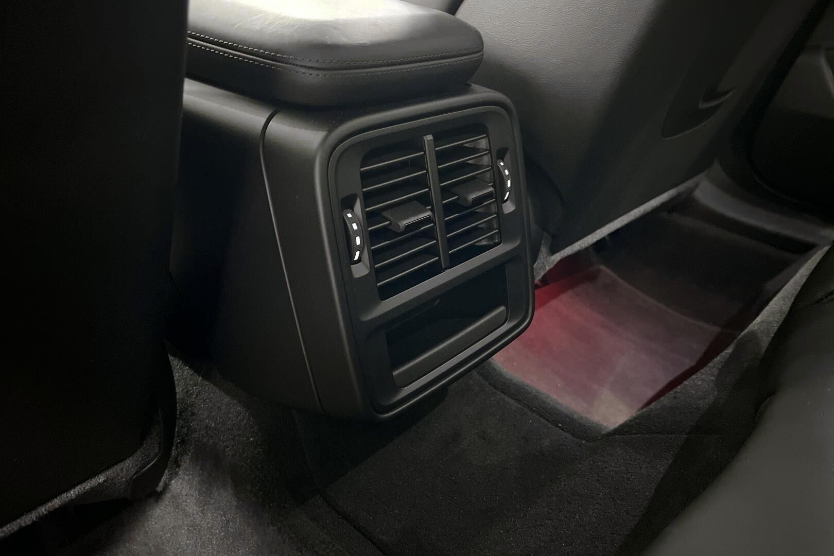 PORSCHE TAYCAN iso kuva 37