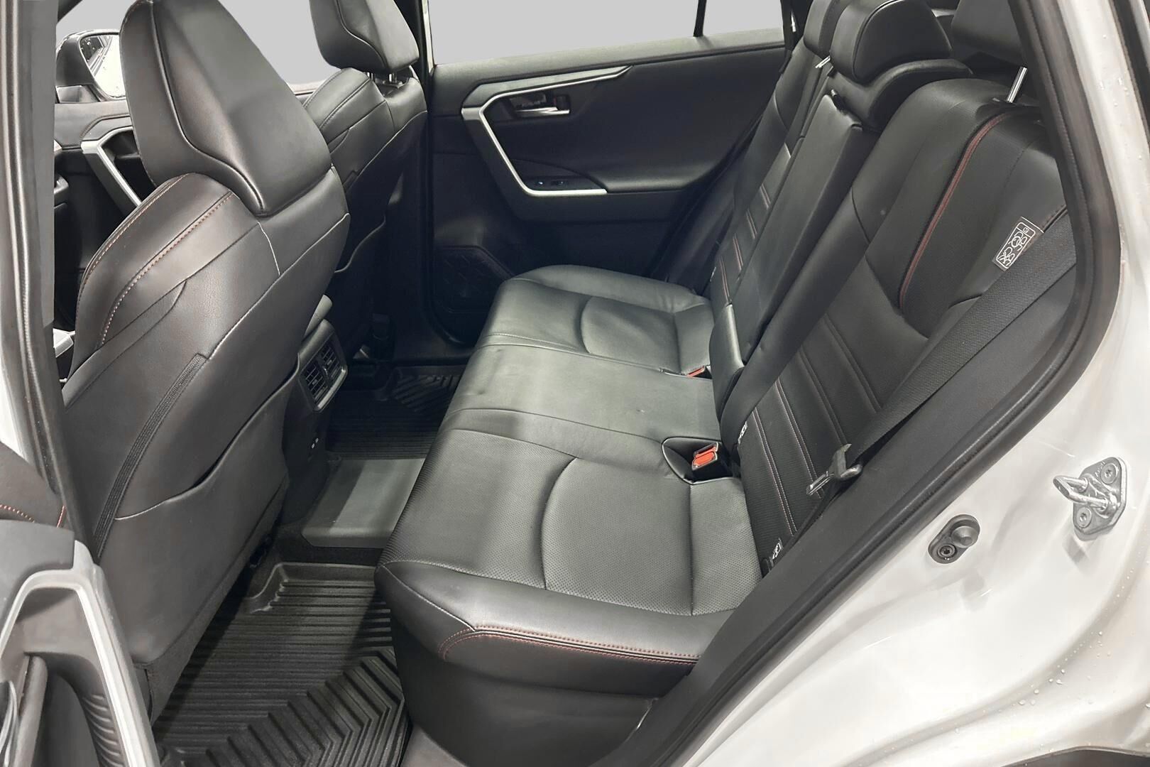 Toyota RAV4 Plug-in iso kuva 8