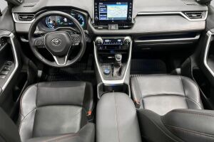 Toyota RAV4 Plug-in esikatselu 9