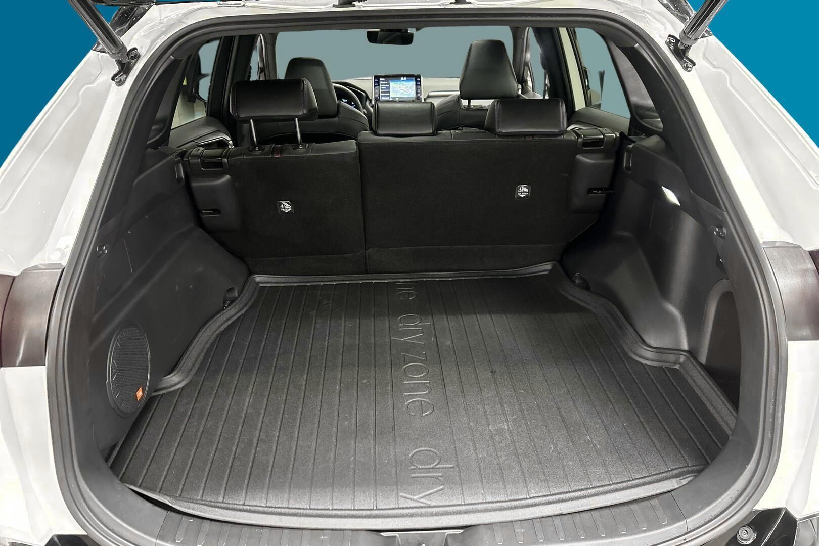 Toyota RAV4 Plug-in iso kuva 10