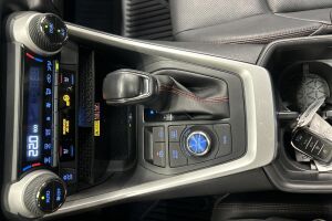 Toyota RAV4 Plug-in esikatselu 14