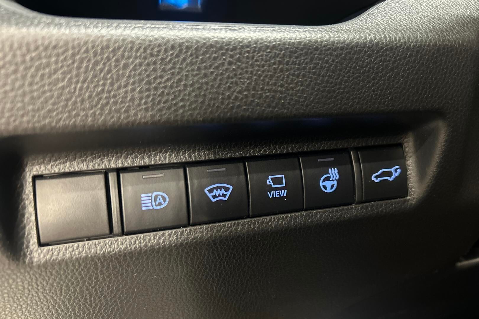 Toyota RAV4 Plug-in iso kuva 17
