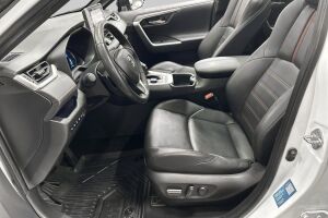 Toyota RAV4 Plug-in esikatselu 23