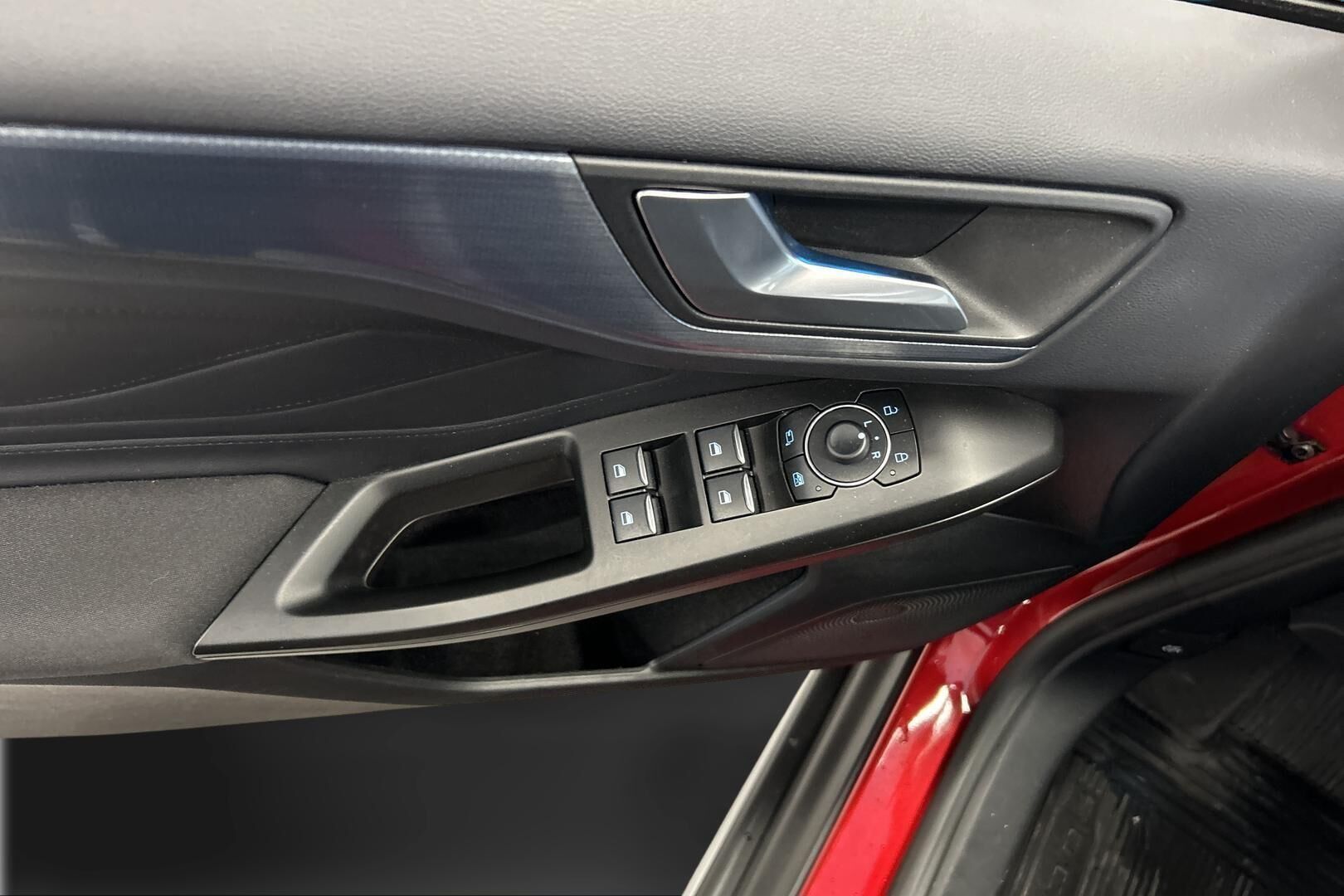 Ford Focus iso kuva 13