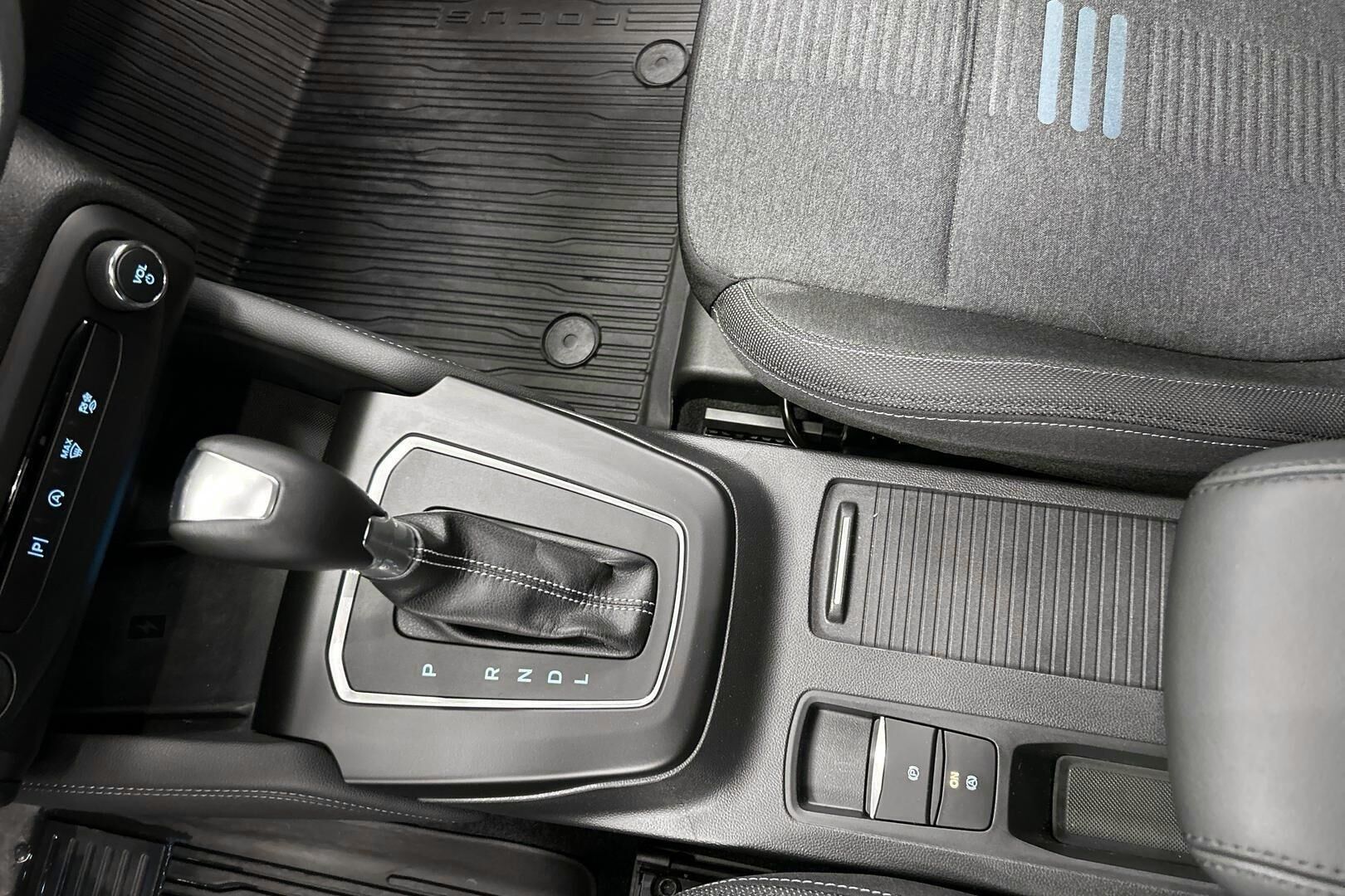 Ford Focus iso kuva 15