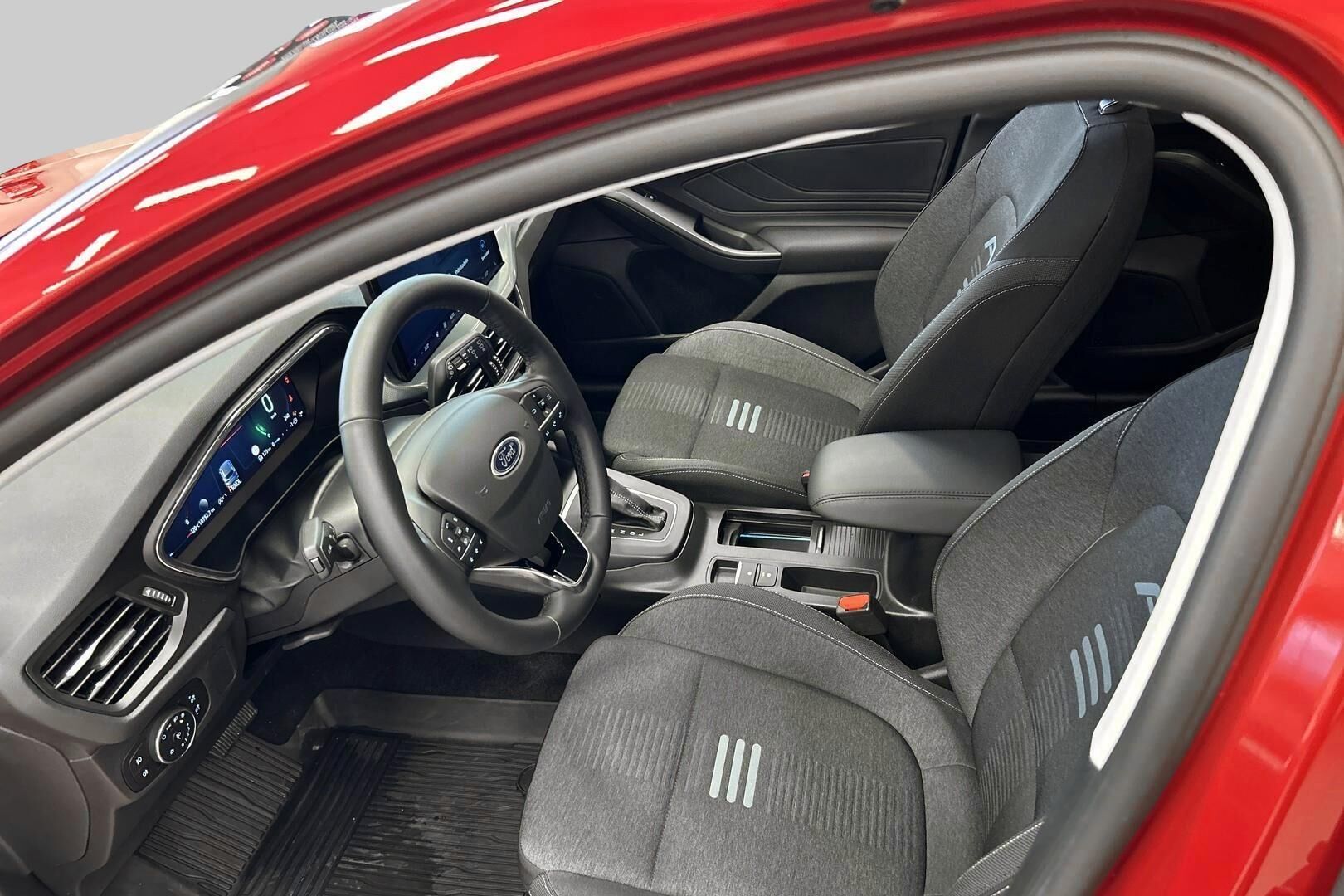 Ford Focus iso kuva 8