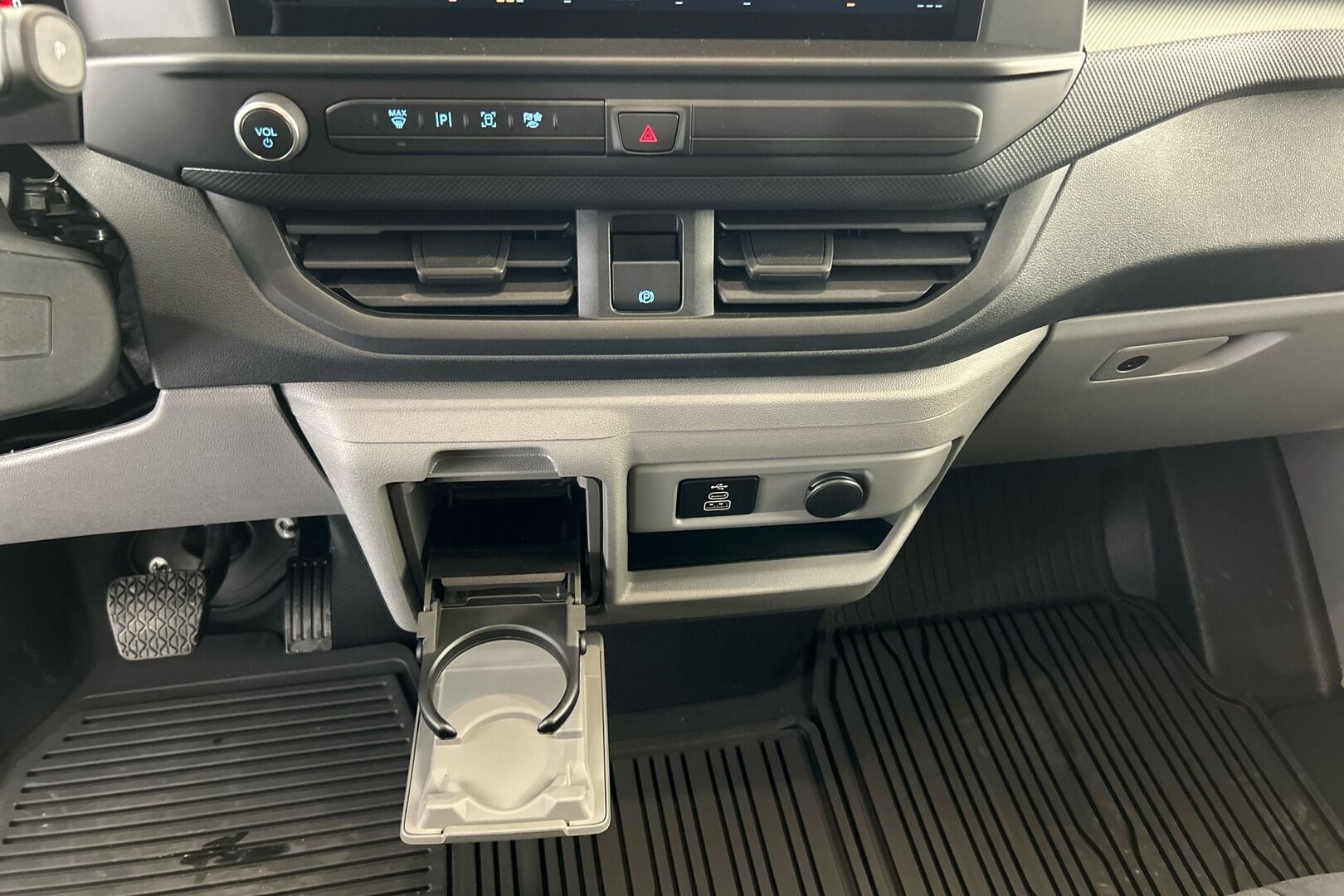 Ford Transit Custom iso kuva 13