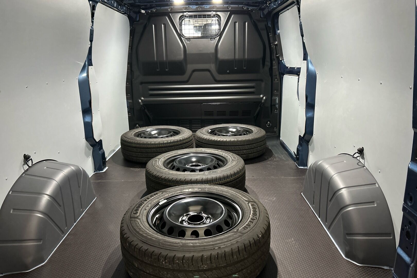 Ford Transit Custom iso kuva 6