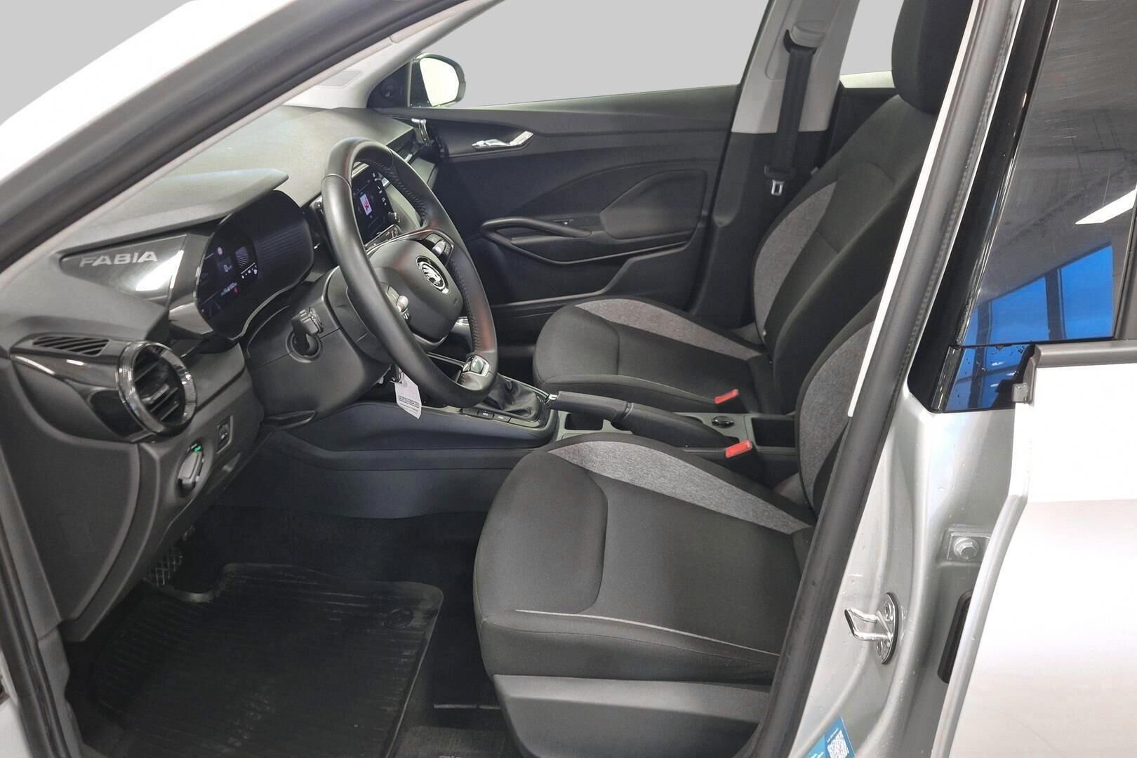Skoda Fabia iso kuva 21