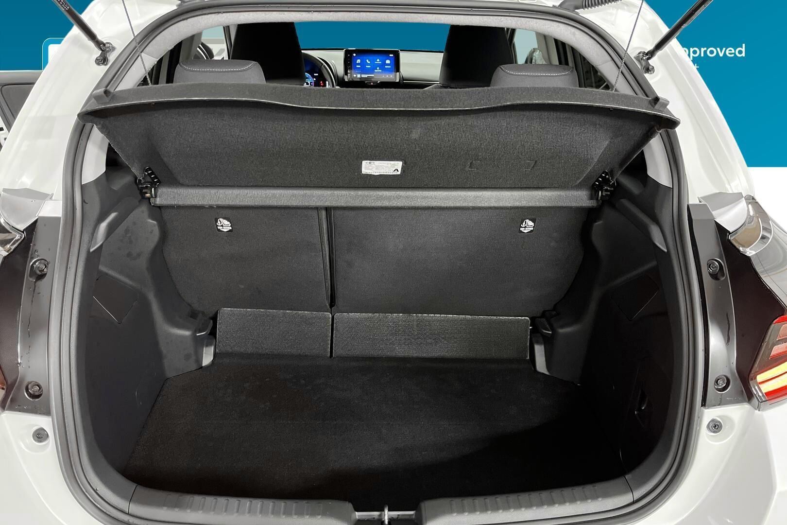 Toyota Yaris iso kuva 15