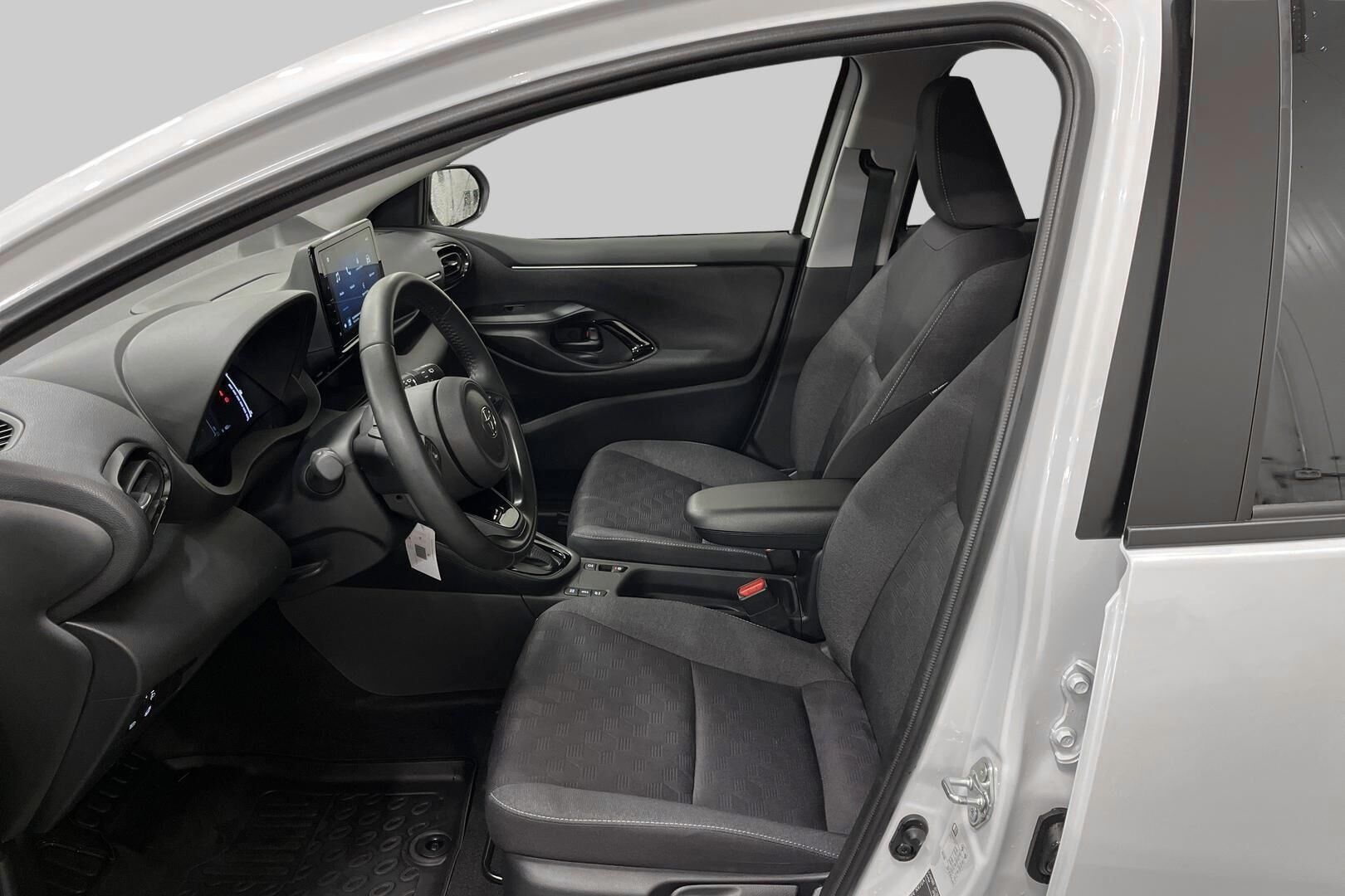Toyota Yaris iso kuva 5