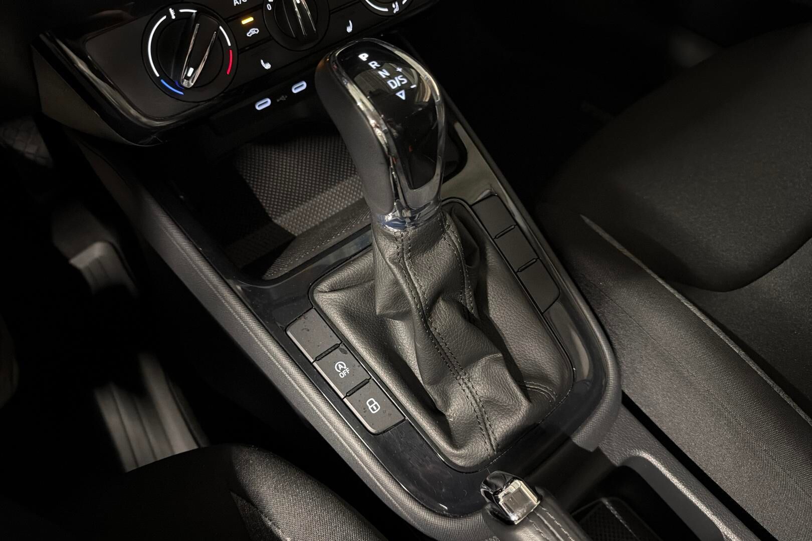 Skoda Fabia iso kuva 28