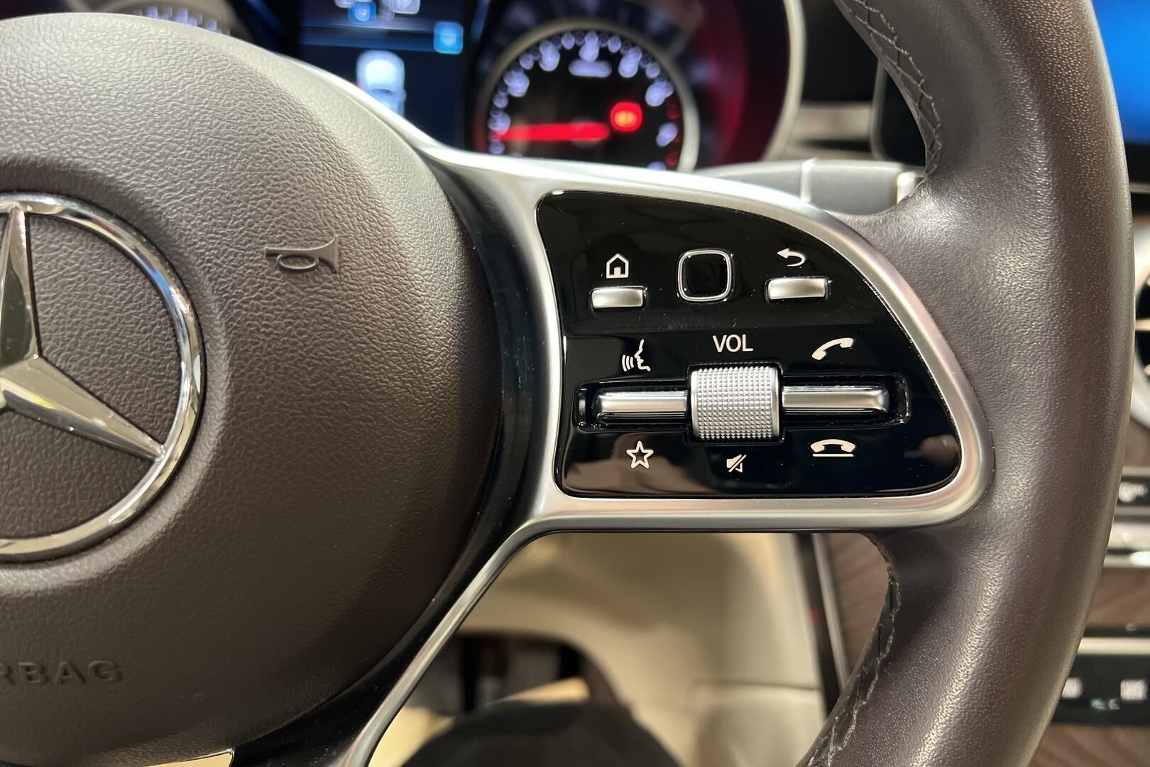 Mercedes-Benz GLC iso kuva 18