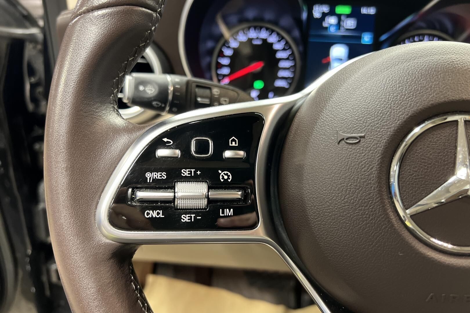 Mercedes-Benz GLC iso kuva 19