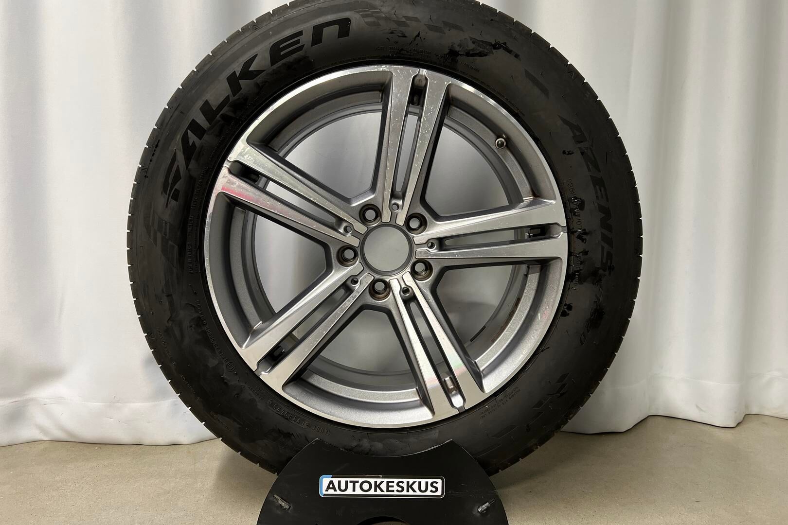 Mercedes-Benz GLC iso kuva 12