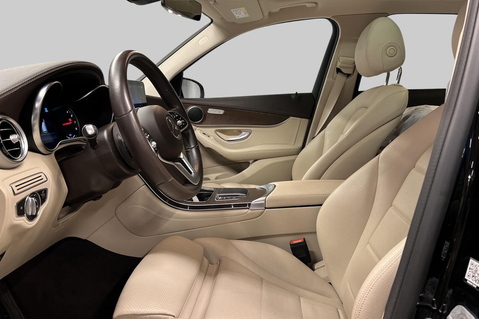 Mercedes-Benz GLC iso kuva 9