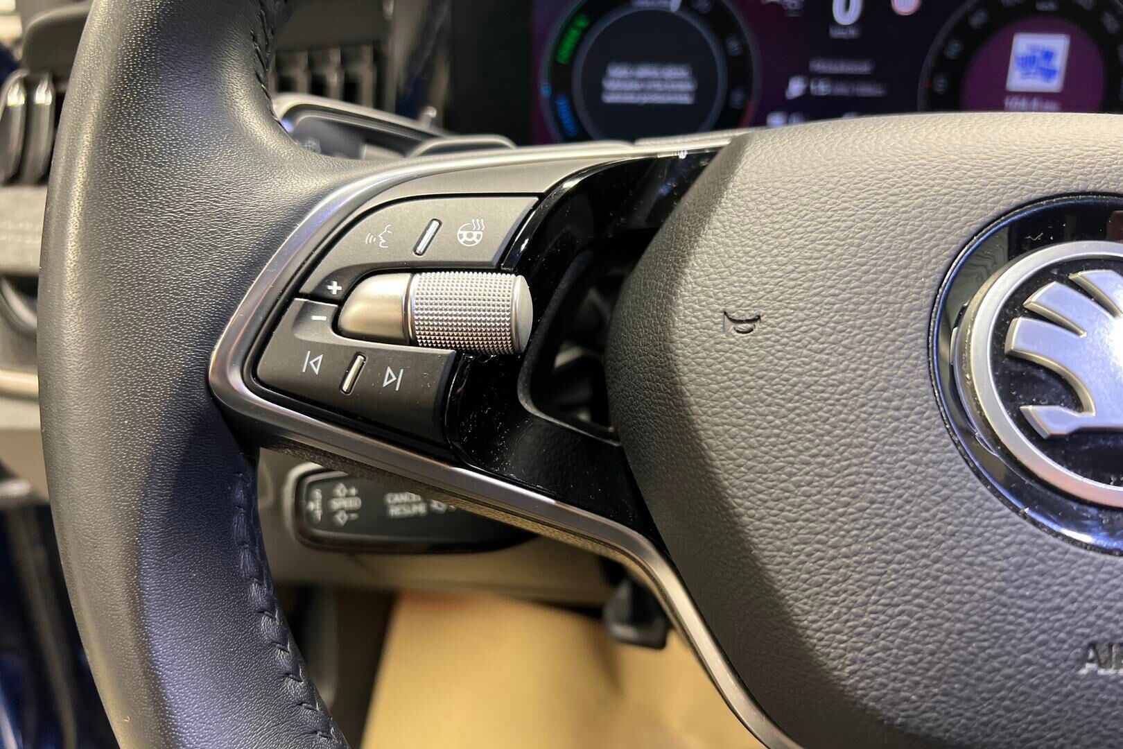 Skoda Superb iso kuva 17
