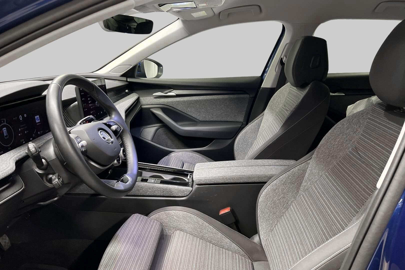 Skoda Superb iso kuva 8