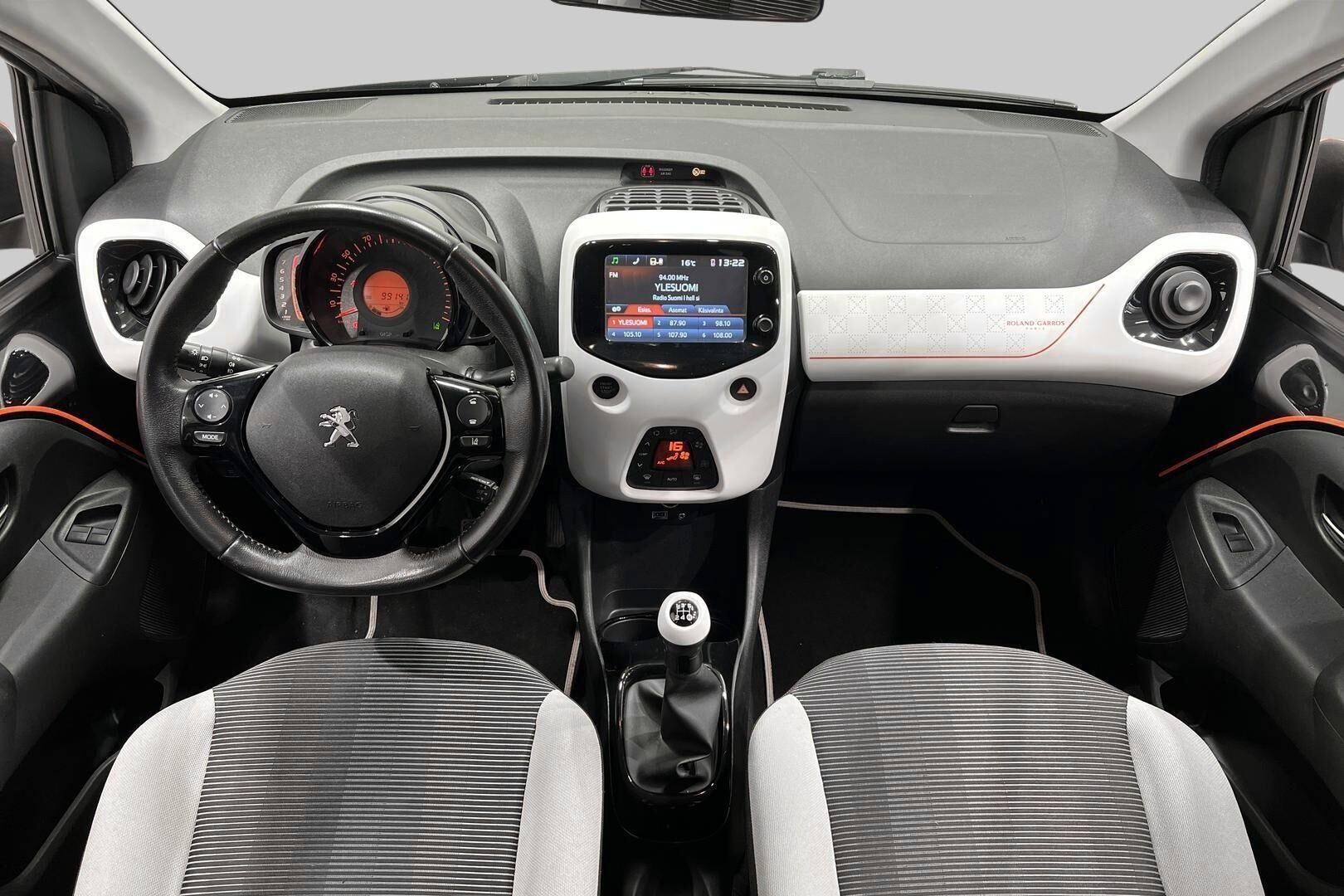 Peugeot 108 iso kuva 11