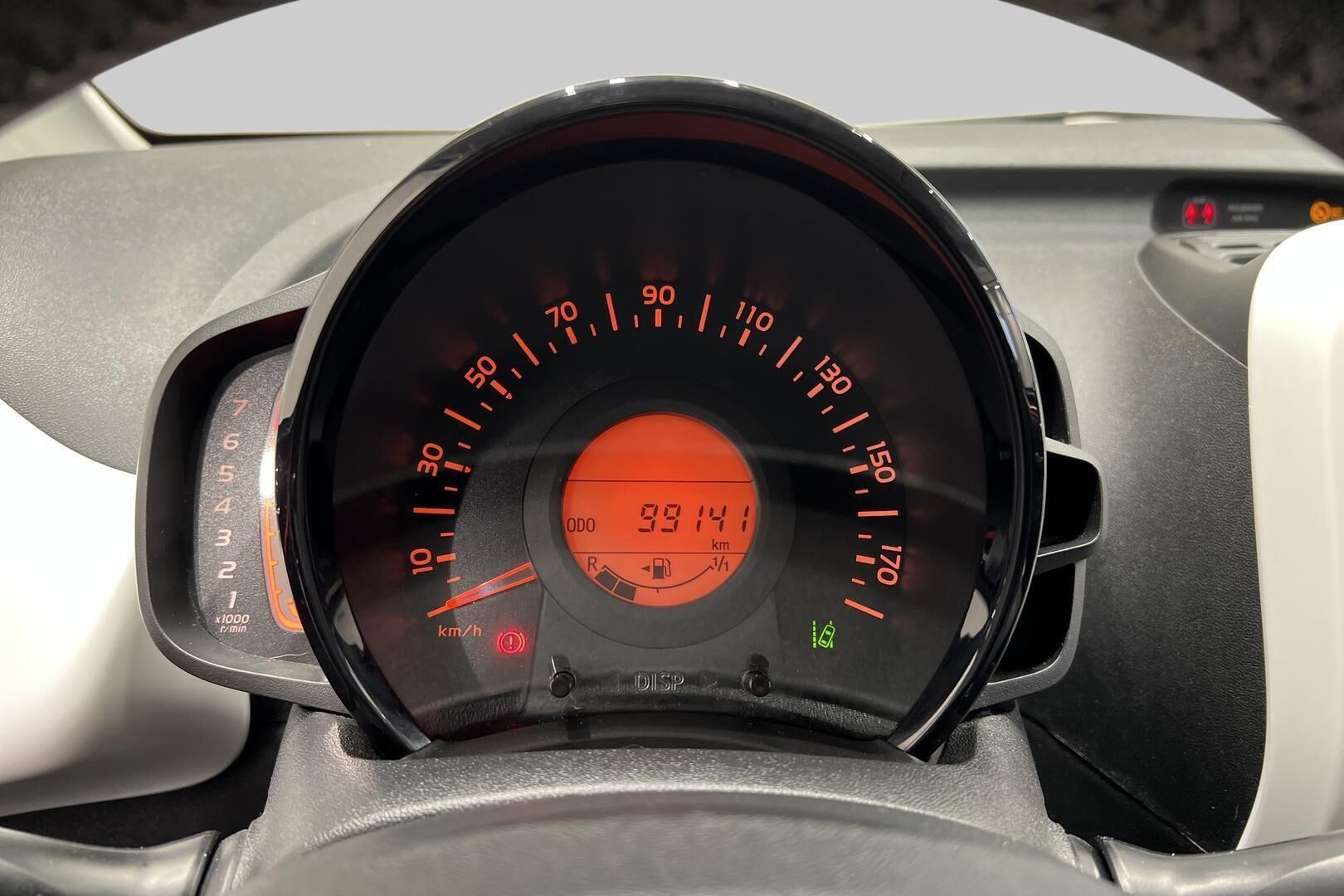 Peugeot 108 iso kuva 14