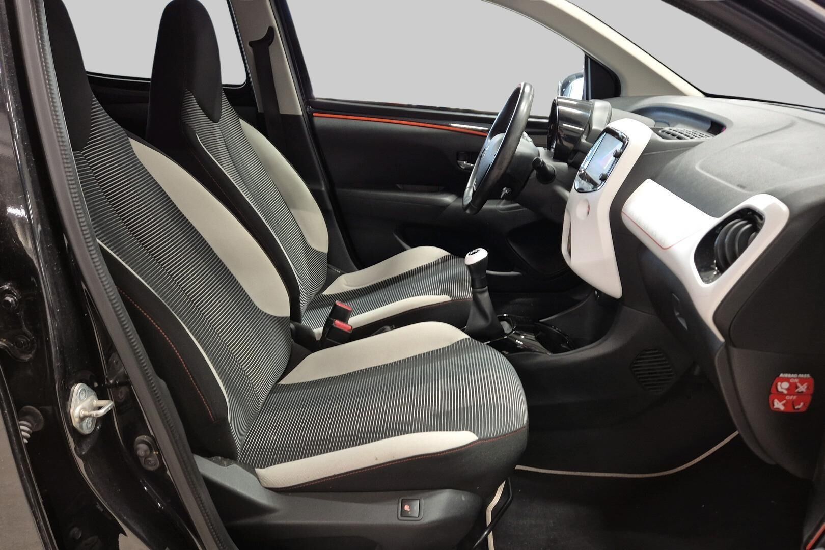 Peugeot 108 iso kuva 4