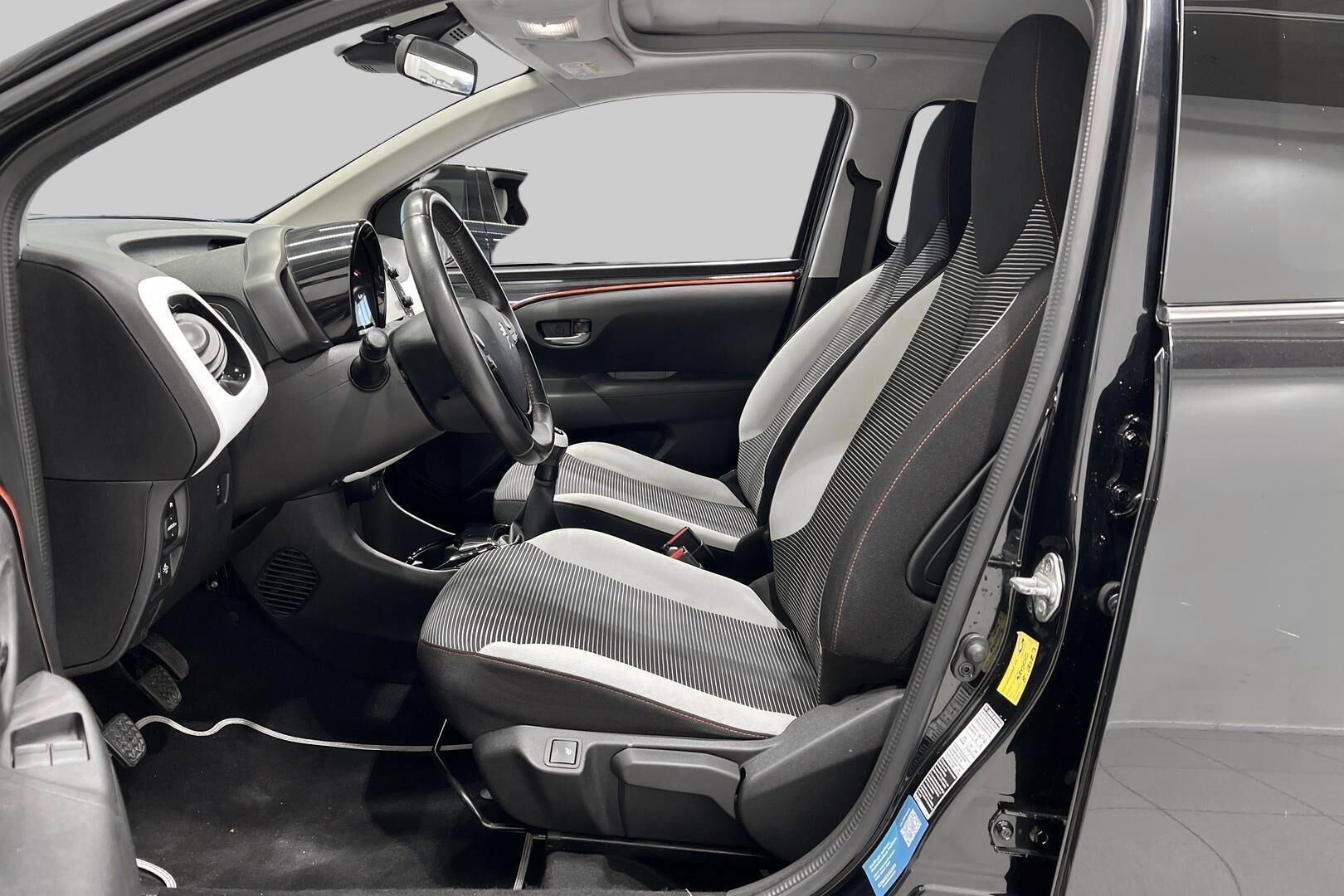 Peugeot 108 iso kuva 9