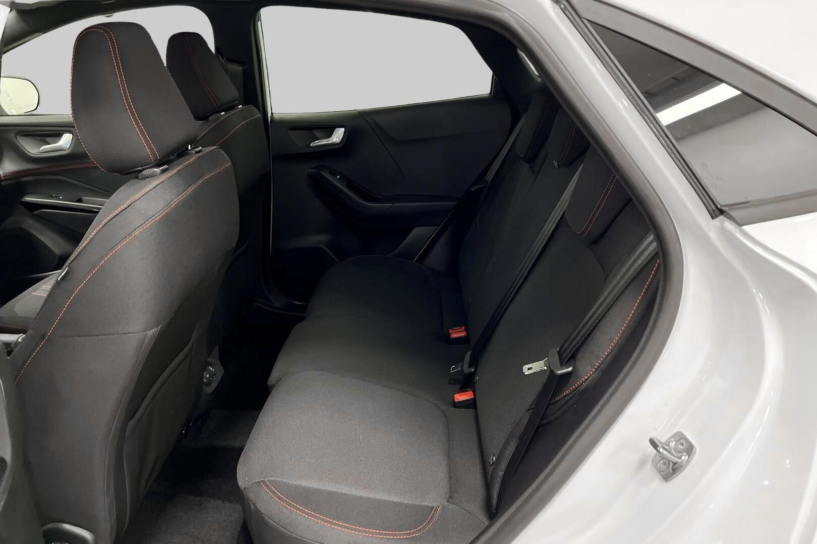 Ford Puma iso kuva 9