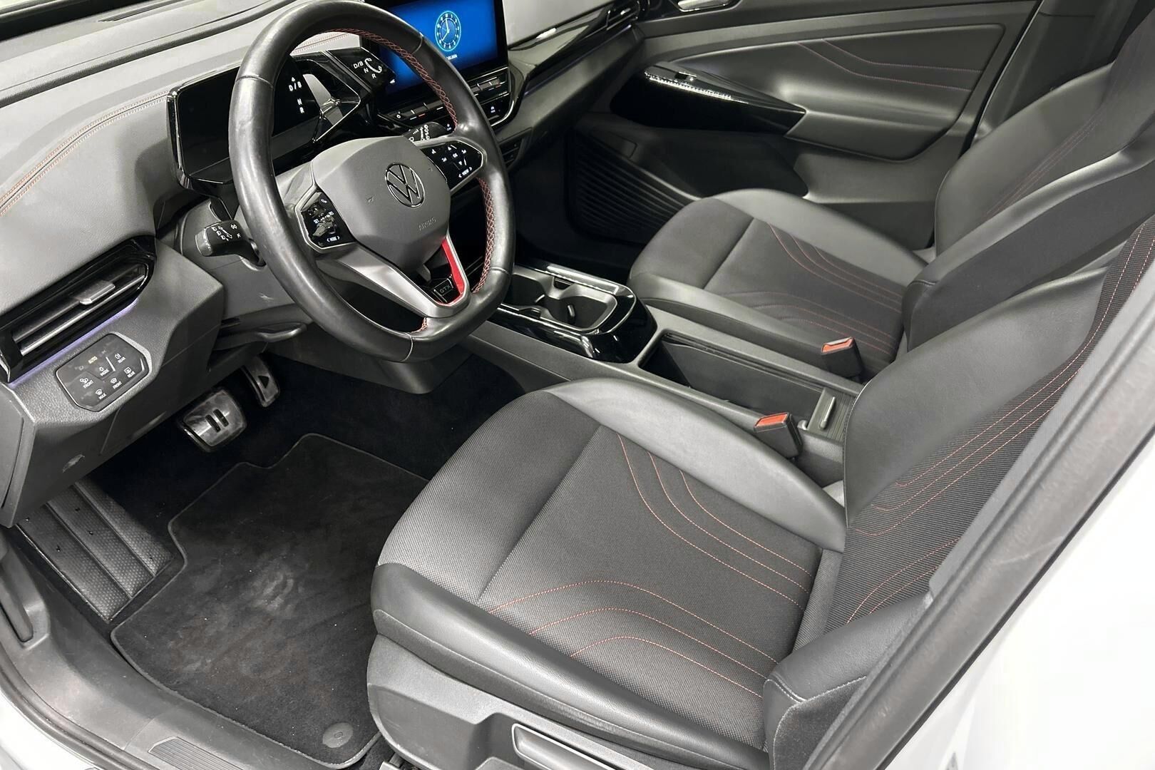 Volkswagen ID.4 iso kuva 10