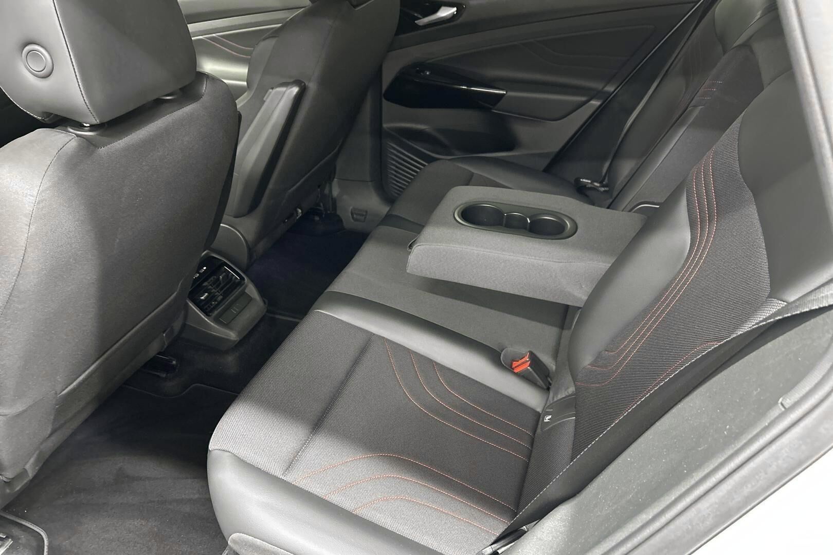 Volkswagen ID.4 iso kuva 11