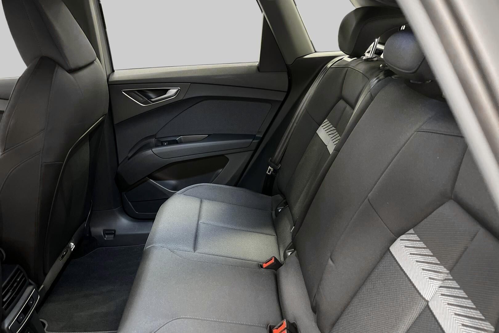 Audi Q4 e-tron iso kuva 8
