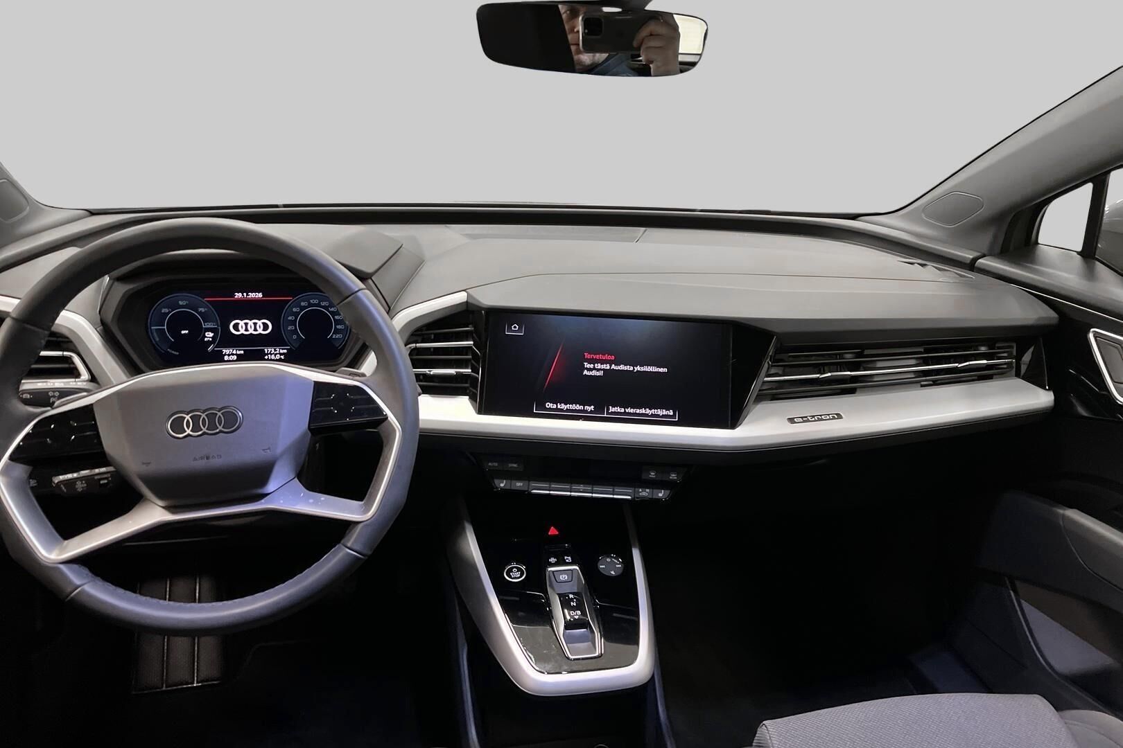Audi Q4 e-tron iso kuva 9