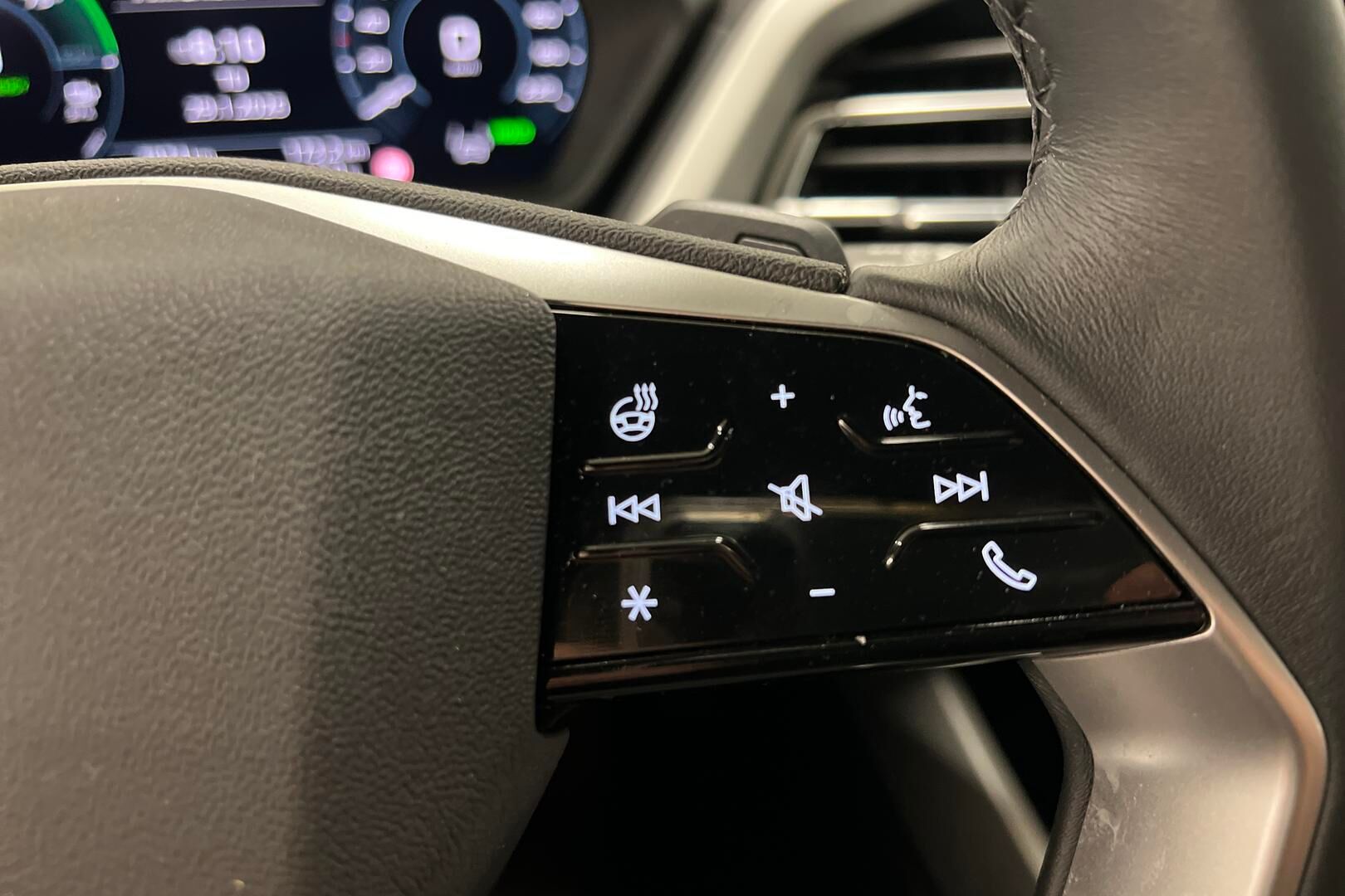 Audi Q4 e-tron iso kuva 14