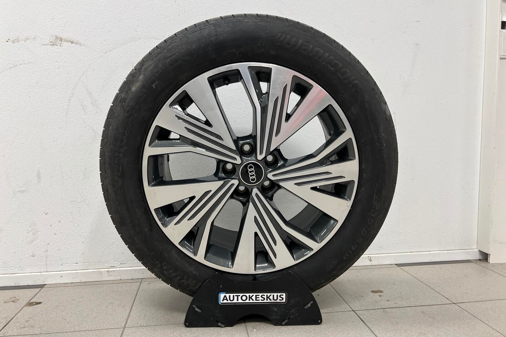 Audi Q4 e-tron iso kuva 17