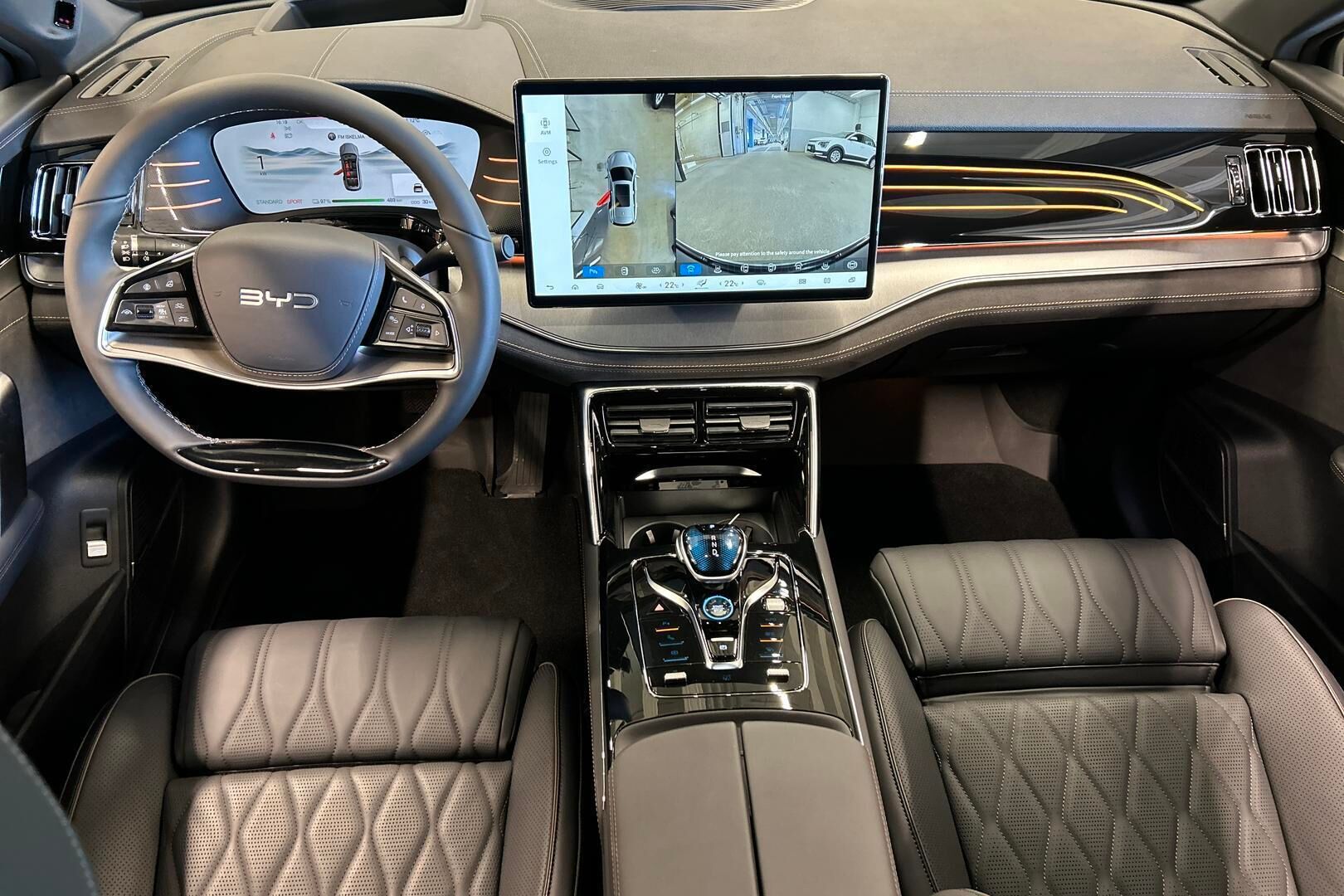 BYD Tang iso kuva 10