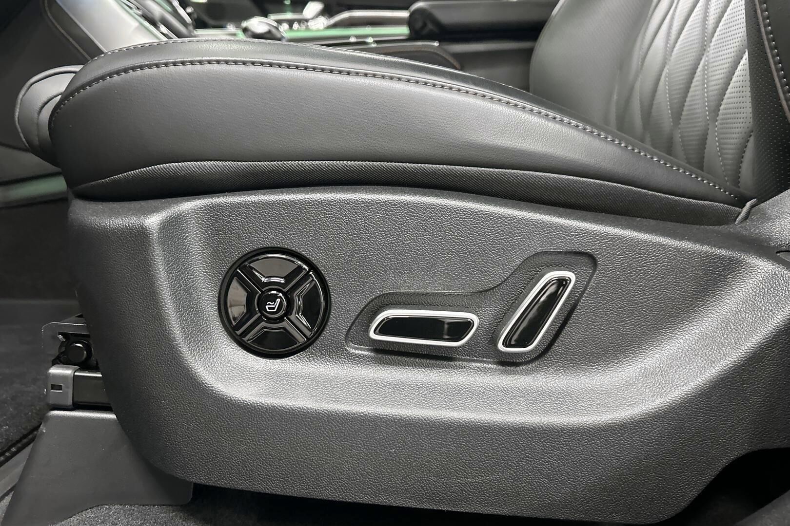 BYD Tang iso kuva 20