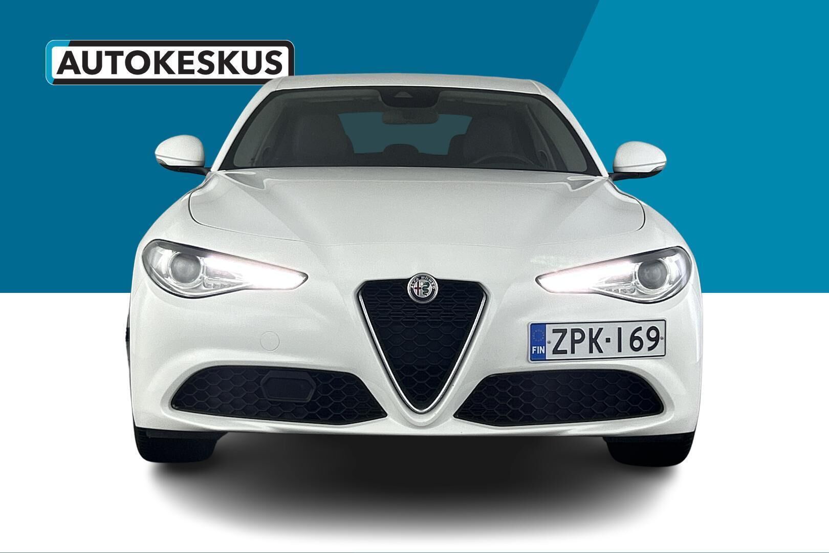 Alfa Romeo Giulia iso kuva 2