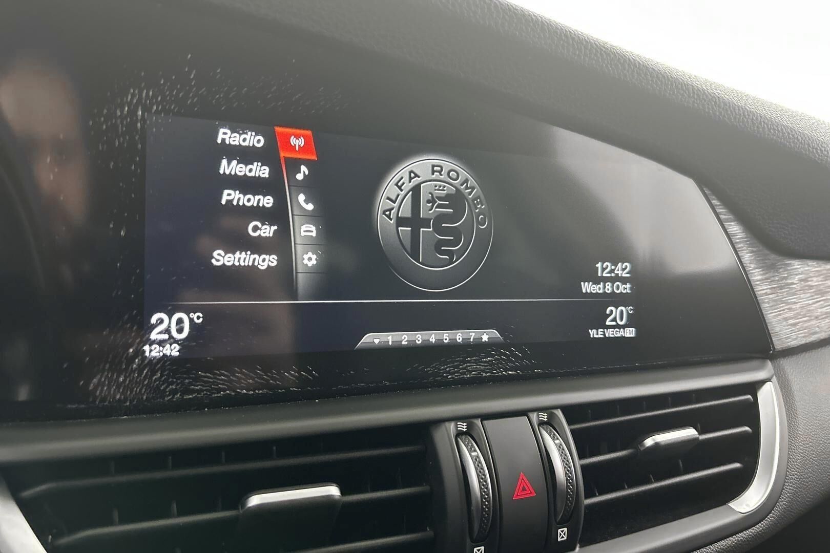 Alfa Romeo Giulia iso kuva 22