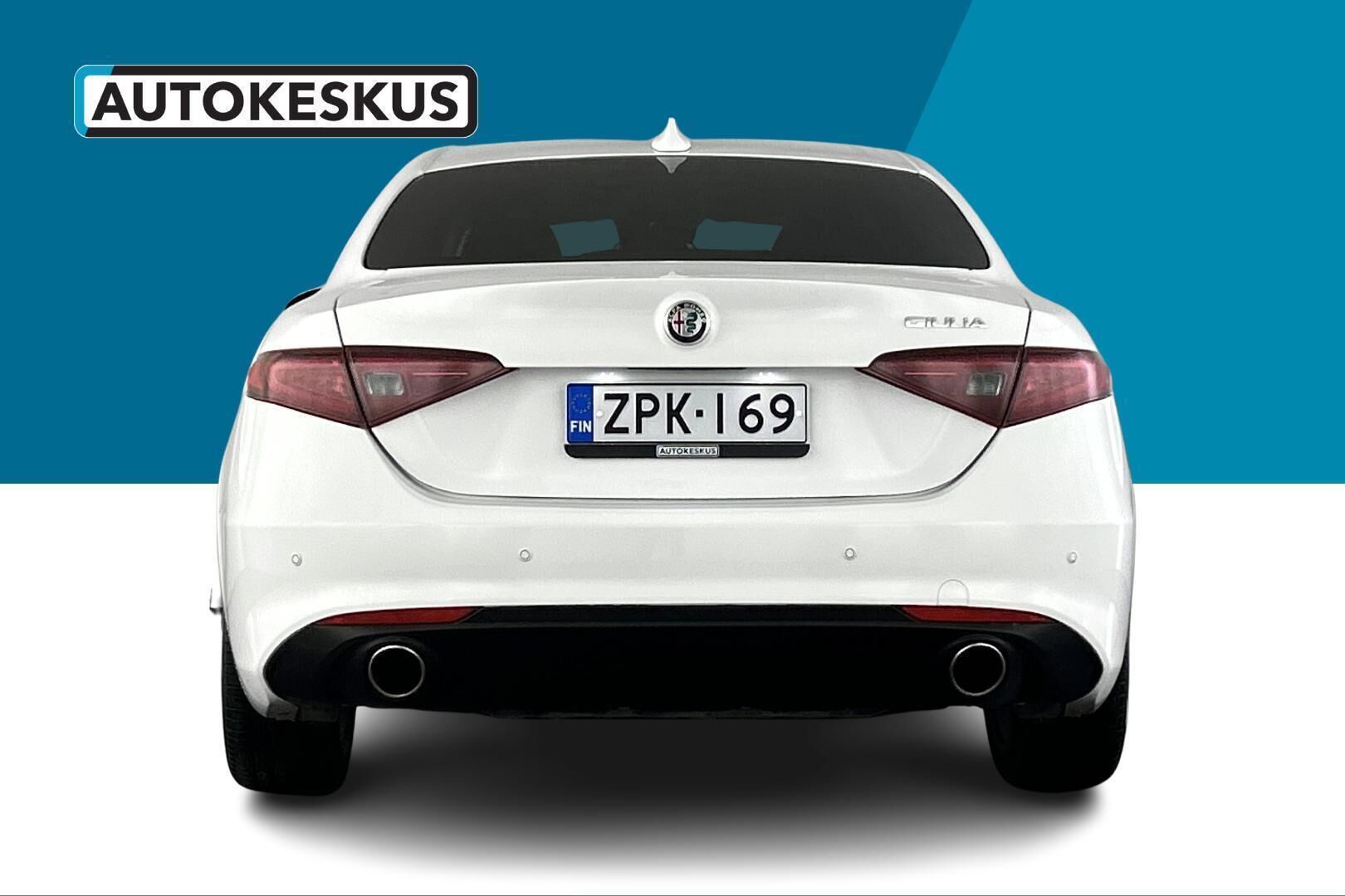 Alfa Romeo Giulia iso kuva 6