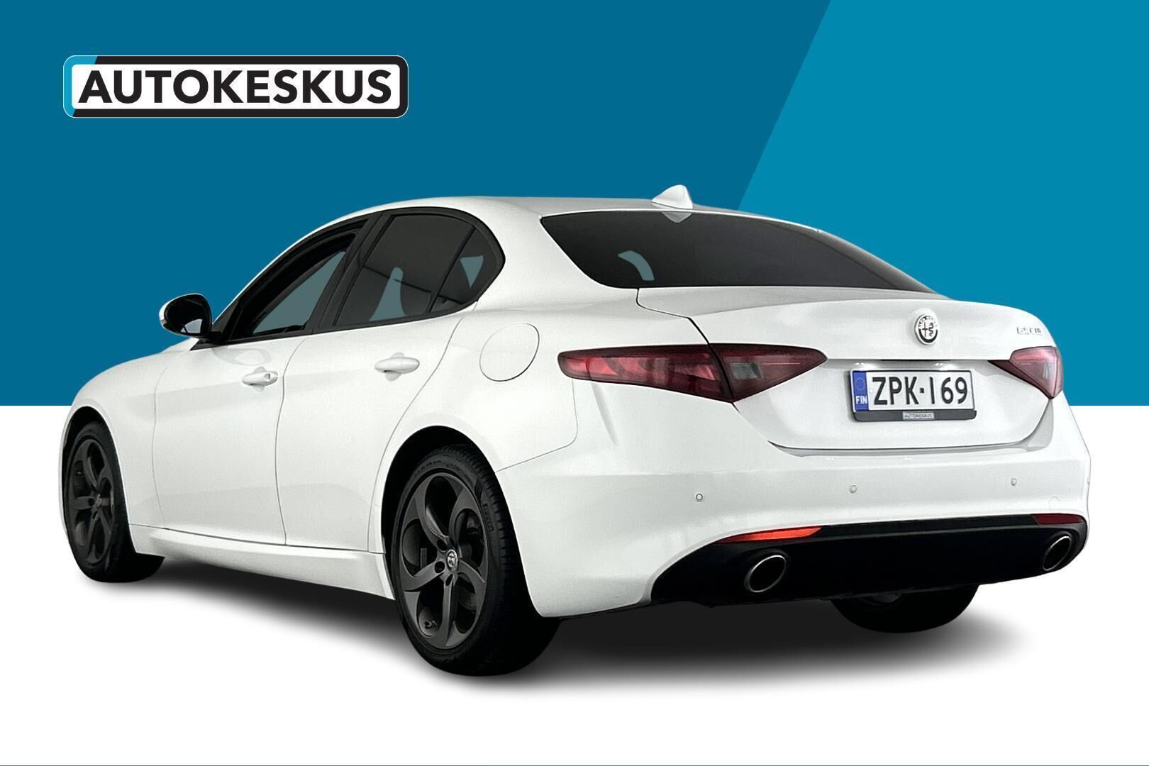 Alfa Romeo Giulia iso kuva 7